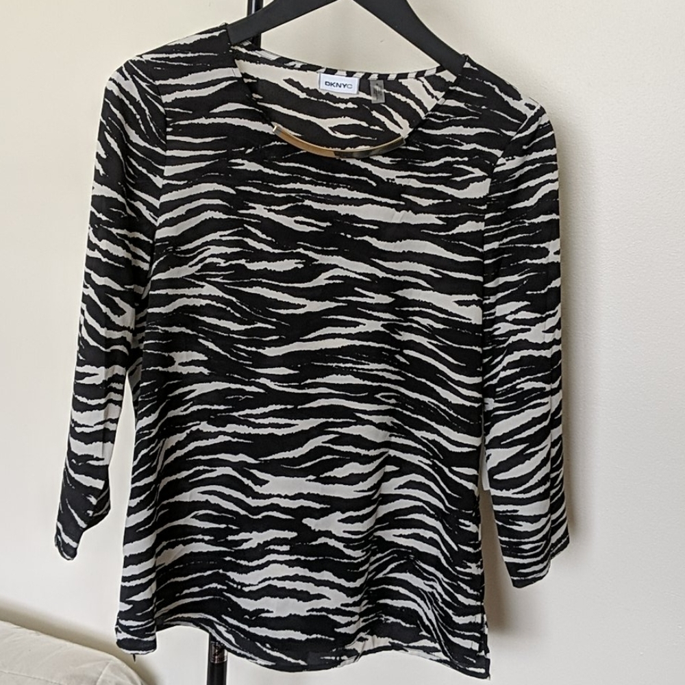 DKNYC Zebra Top